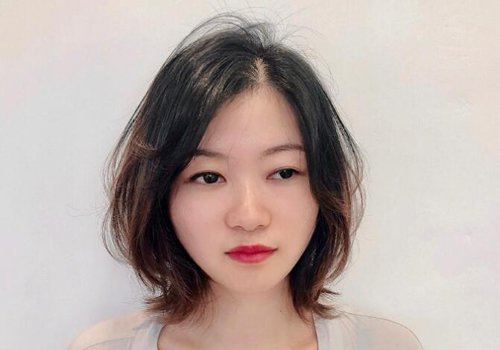 胖女人剪短发真显瘦,烫卷打理更时髦,中年胖女士流行短烫发安利