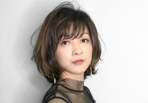 胖女人剪短发真显瘦,烫卷打理更时髦,中年胖女士流行短烫发安利