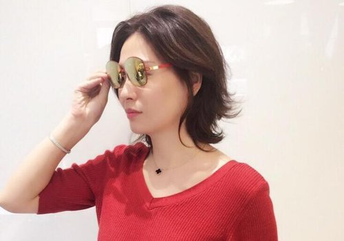 胖女人剪短发真显瘦,烫卷打理更时髦,中年胖女士流行短烫发安利