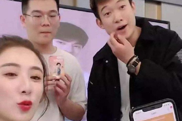 ޱ�����׵�Ǹ ��ʵ�����Լ��ڳ��������ϼ�����