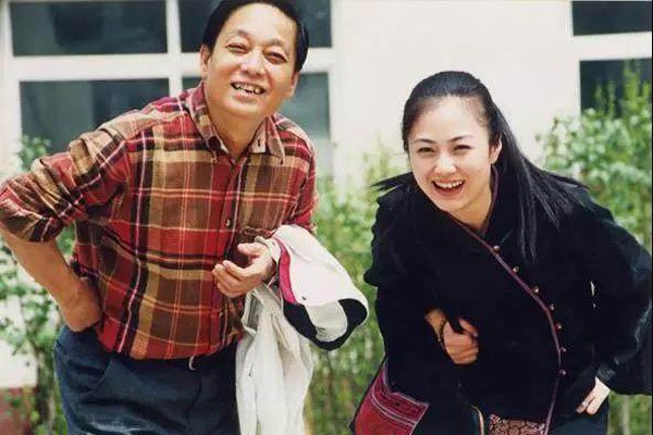 ������ǰ����˭ ��¶������һ���м��λ�������