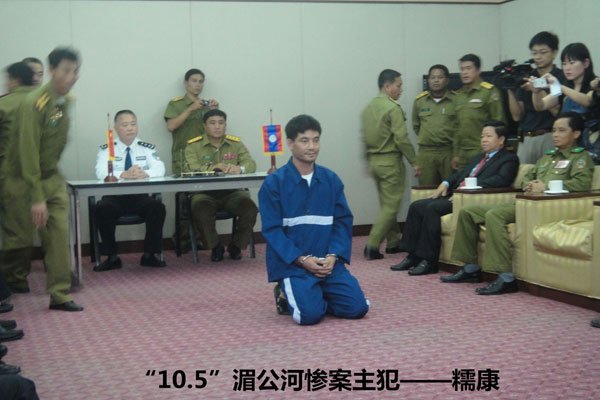 Ŵ��������ϰ��ǰ�ɽ �ع��ӲҰ��ķ����Ա��ץסû