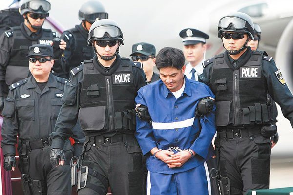 Ŵ��������ϰ��ǰ�ɽ �ع��ӲҰ��ķ����Ա��ץסû