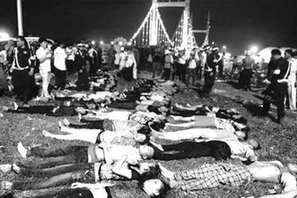 Ŵ��������ϰ��ǰ�ɽ �ع��ӲҰ��ķ����Ա��ץסû