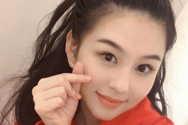 邱淑贞的大女沈月身高 神似?形似?阿,眼盲啦!