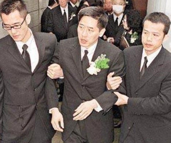 �Ź��ٺ�����������ô��һ��� û�г�Цֻ��ף��