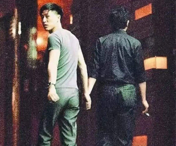 �Ź��ٺ�����������ô��һ��� û�г�Цֻ��ף��