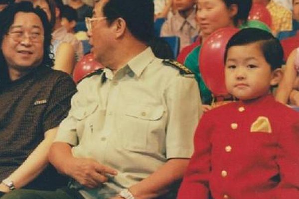 ����һ���˵ĸ�����˭ ���¾��ø�ĸ��ƽ