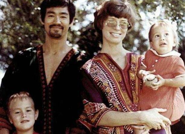 ��С�����Ӻ�޶��� ��������������Ӧ�ô�һ������