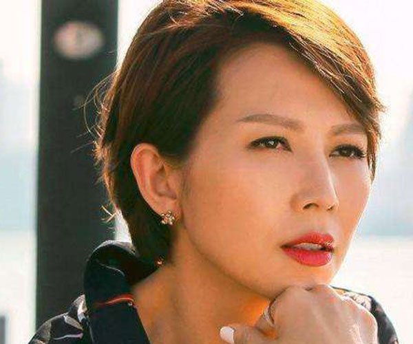 ���ٷҸ������ϳ������� ��񱻳����СŮ��