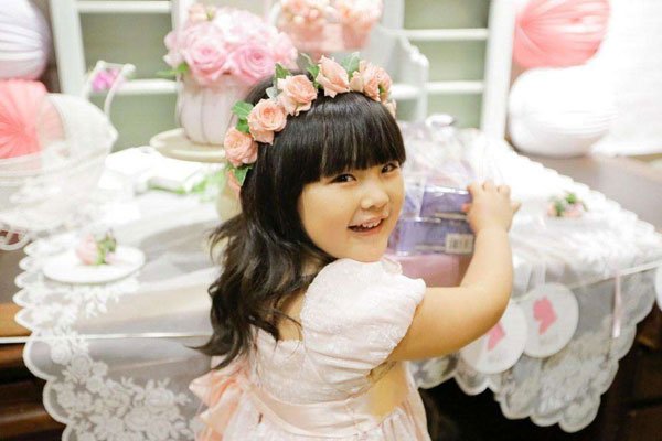 李湘女儿一个月花多少钱 她的收入来源出自什么地方