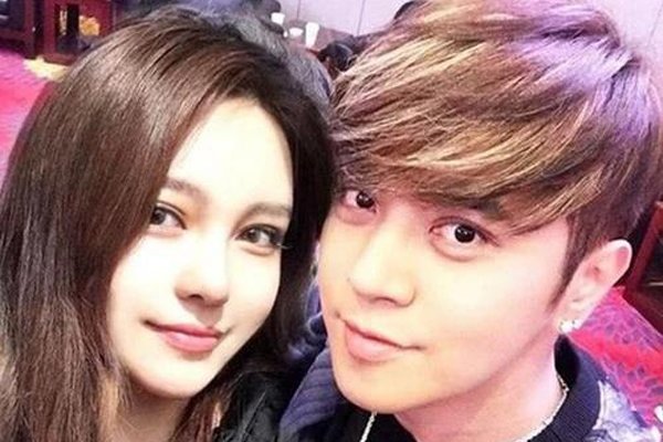 �������С��Ϊʲô���� ��Ϊ�����࿴С���ֻ�