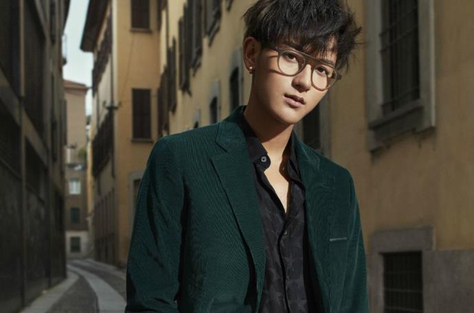 龙韬娱乐是黄子韬开的公司吗 作为龙韬娱乐的老板很不错