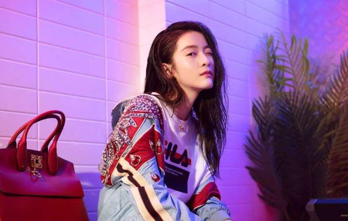 �����˺���ѩӭ��ϵ�����Ǽ� ���������һ��Ŀ����Ծ޴�