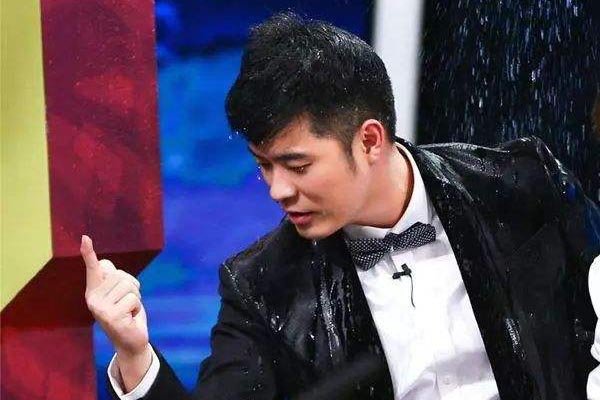 �º�������ƶ�������һ�� �º�˵���ʾ���Ц�����