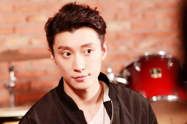 ������ʲôԭ����ô�ߵ� �첲����ͼƬ�ֱ�ȥ������