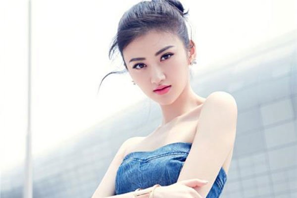 景甜个人资料简介及家世 圈内公认最不能得罪的人靠山厉害