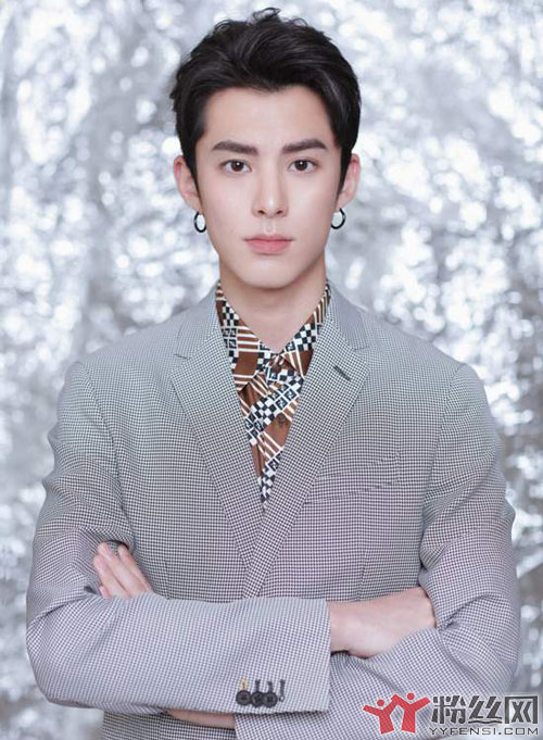 王鹤棣的女朋友刘艺? 鹤棣演技很尬,但我是颜狗