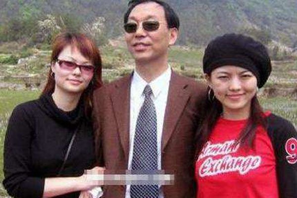 李湘和王岳伦离了婚是真的吗 网友说王岳伦爱上了小姨子