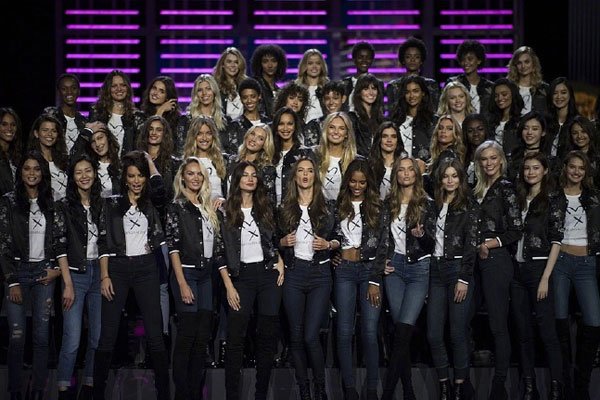 ���������������� ���ǳ�ģ�ֽ�չ��Ȼ��ͬ