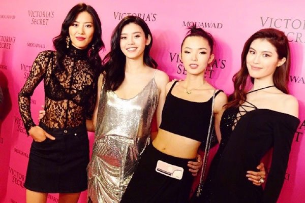 ���������������� ���ǳ�ģ�ֽ�չ��Ȼ��ͬ