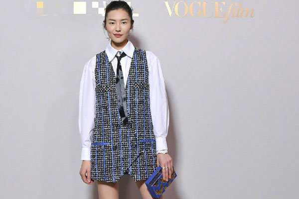 ���������������� ���ǳ�ģ�ֽ�չ��Ȼ��ͬ