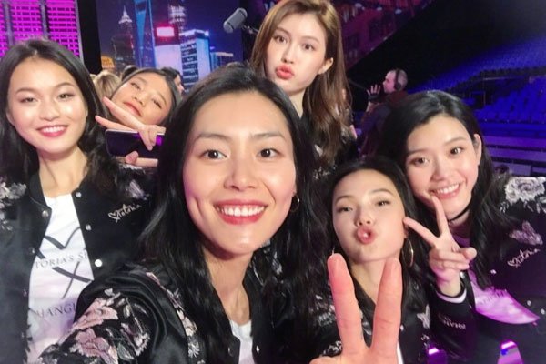 ���������������� ���ǳ�ģ�ֽ�չ��Ȼ��ͬ