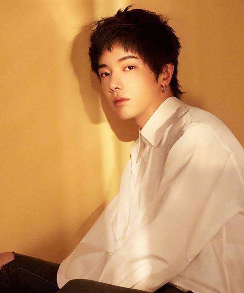 华晨宇的家世关系 隐藏的富二代爸爸和妈妈怎么离婚的