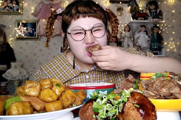 大胃王是拉屎还是催吐 吃进去的东西都是怎么样消化掉的