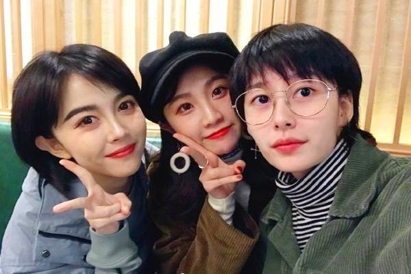 papi酱旗下艺人爆胎 视频里总提老胡老胡的就是她老公