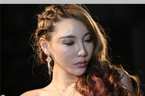 �����ϲ�����Ƶ��Ƭ ����ӿ�˦�İ����򶥼��ܳ�