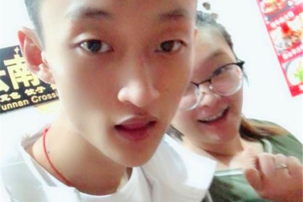 快手祁天道老婆照片 祁天道被打后老婆心都要碎了