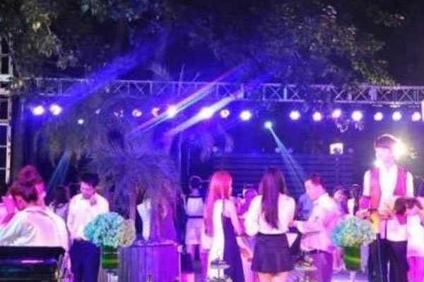 ����ʢ����Ƭ������� ����ǰ����������Ѿ�����