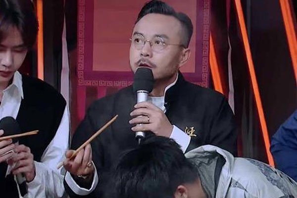 ���������˼��� �Ӵ�������Ϊ�����ģ�����