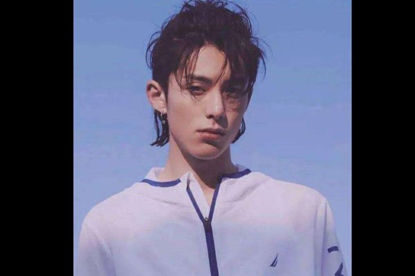 王鹤棣女朋友照片 还没成名就曝光恋情是不想火了么