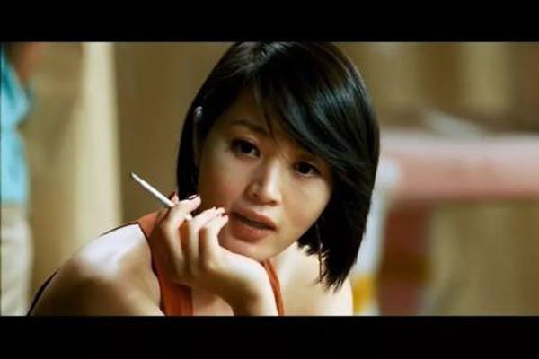 ��ǧ�����ɾ��Ƭ��ͼƬ��ͼ ��Ů���ǵ�������Χ���Ժ���