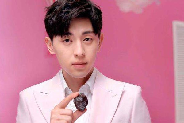 邓伦的女朋友是谁 前女友设计他不谈恋爱