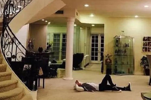 黄子韬家里真的有钱吗 看他生活环境跟观众哭穷