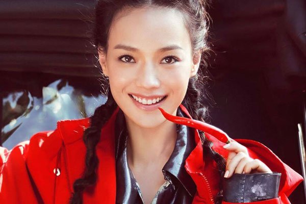 ������ڿ�ͼ ����Ƭ���ҡ��һ���Ů�����м�������֪