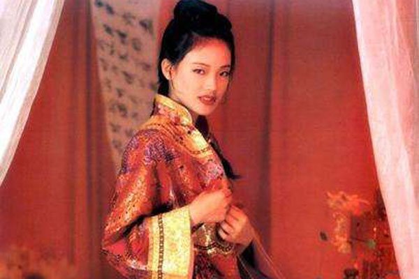 ������ڿ�ͼ ����Ƭ���ҡ��һ���Ů�����м�������֪