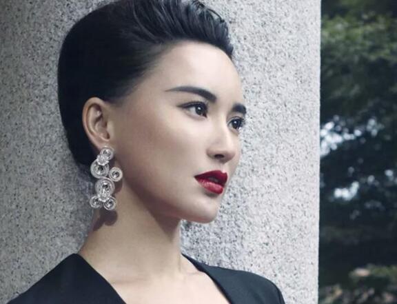 ĪС������װ����ͼƬ ĪС������ǰ����Ƭ�Ա��Ϲ����������ع�