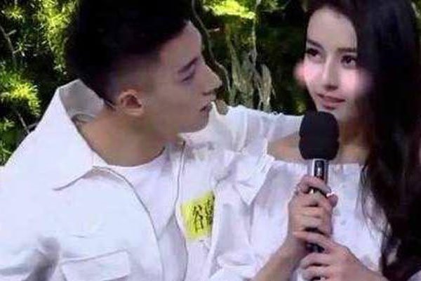 喜欢迪丽热巴的男艺人介绍 每次出席活动都捂胸,胸大也是事实