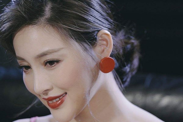 ��������Ϸ��Ƭ�δ�ȫ Ů����ȫ�Ǿ�ͷ��֧��