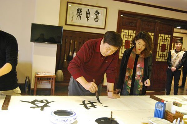 �������ֻ��ļ۸� ������뿪����ֻ�ܿ�����׬Ǯ��