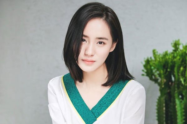 王智大尺度比基尼写真 胸大拍什么都性感