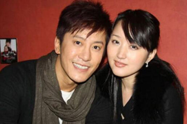 杨钰莹的老公是谁结婚了吗 赖文峰跟杨钰莹是什么关系