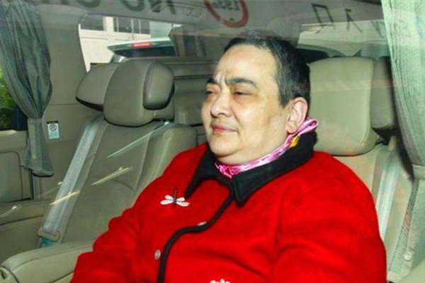 何超雄是谁生的是赌王的种吗 年轻时相貌惊艳如今身材变矮