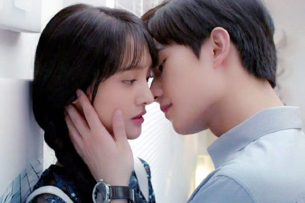 杨洋郑爽最近有联系吗 郑爽表示不喜欢招蜂引蝶的男人