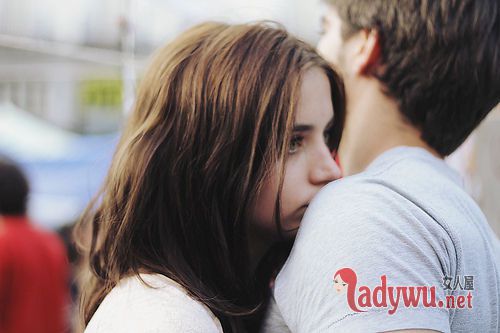 ���Ź��������ĺ��� �ڳ���һ������һ�߷��ݴ���