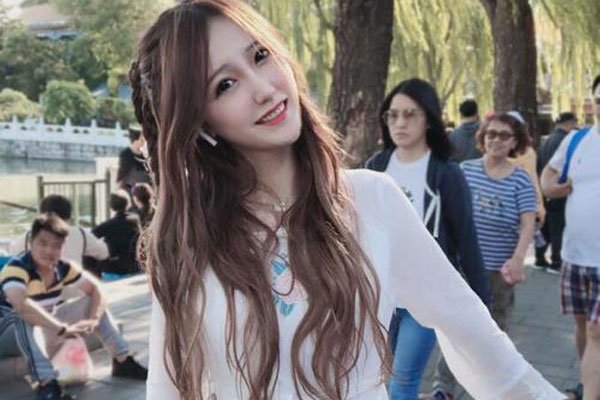 快手宸荨樱桃的个人资料 很少见到像她这样网络通吃的人